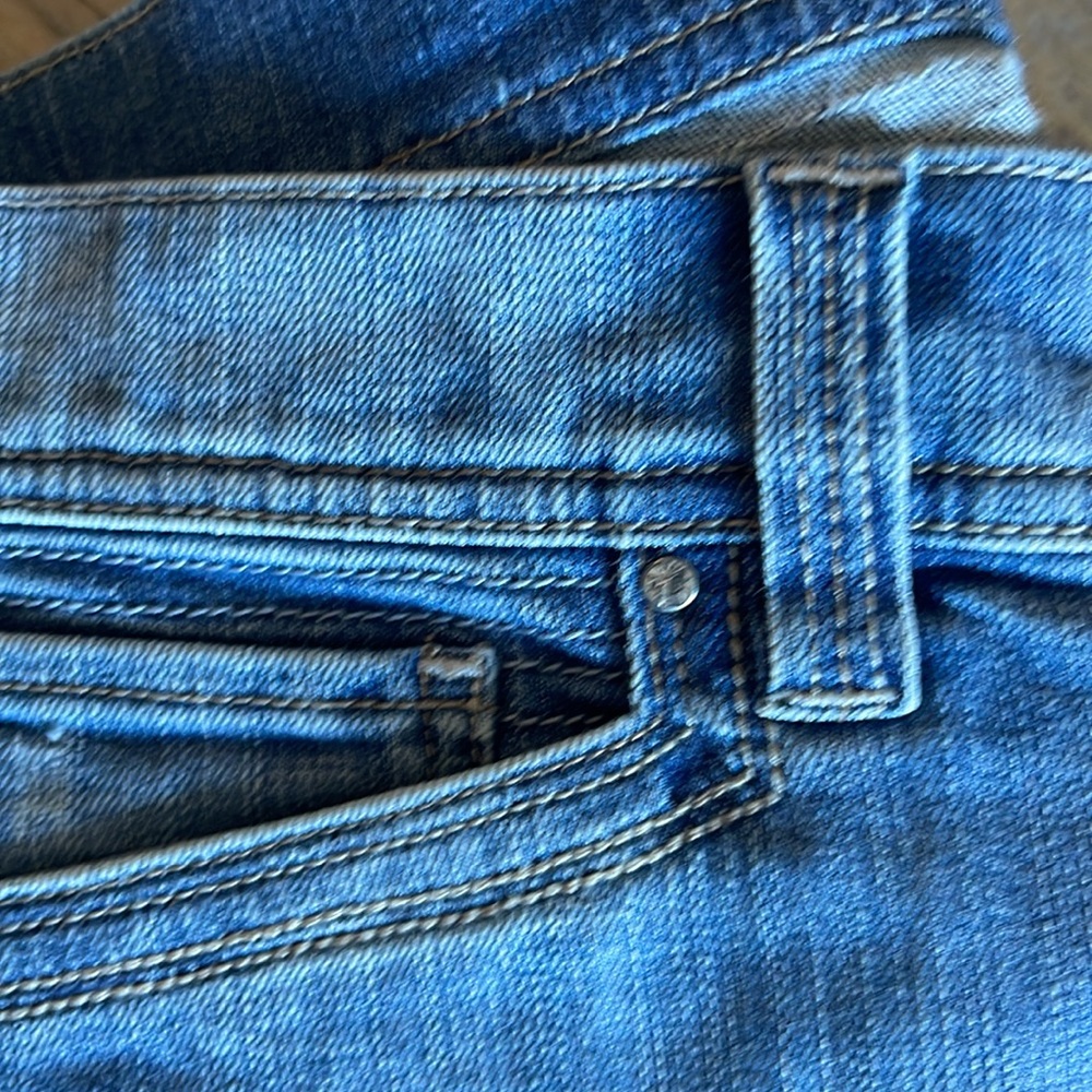 White House Black Market New Jeans Size 4 Short - Picture 4 of 4